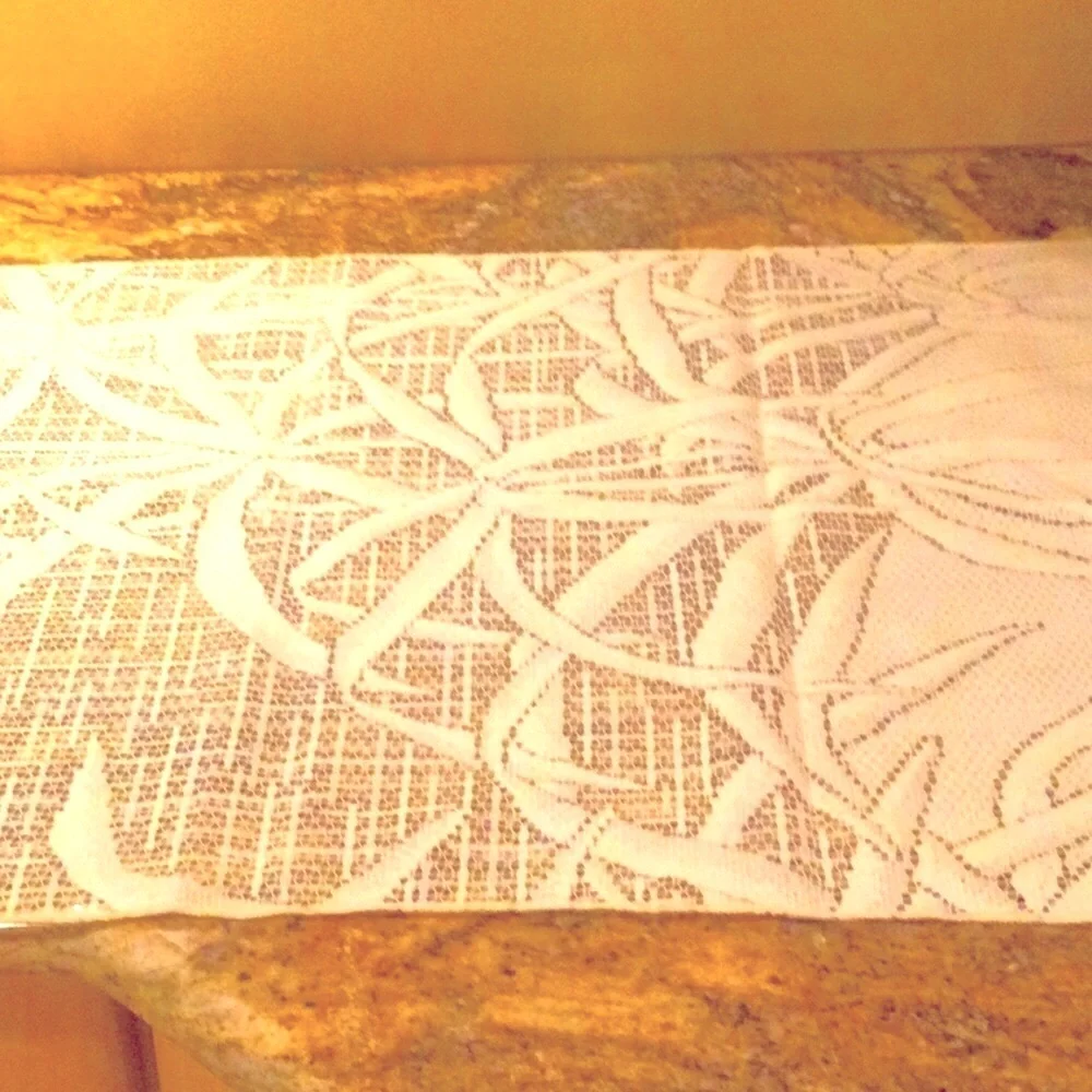 - Beautiful vintage table runner NWT